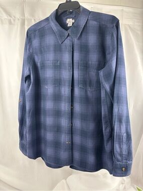 104 Carhartt size large women’s long sleeved shirt Blue plaid shirt